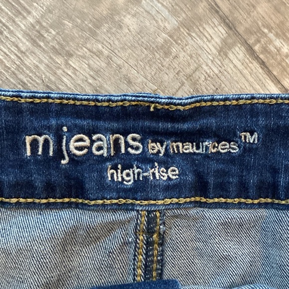 ๐ Maurices High Rise Crochet Bottom Denim Shorts - Size 12 ๐ - Picture 4 of 8